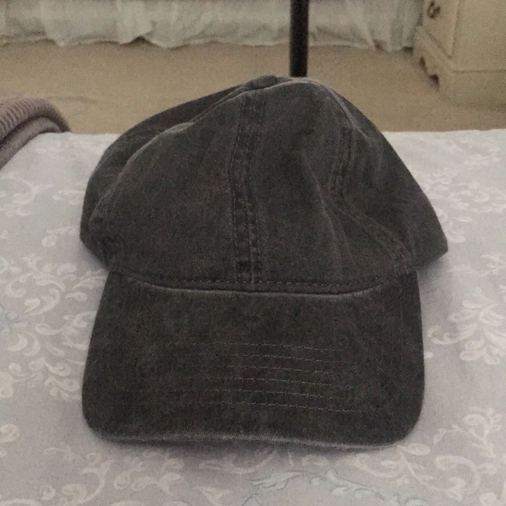 Brandy Melville Cap